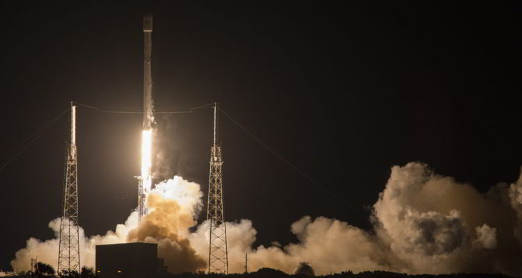 SpaceX Luncurkan Falcon 9 membawa Satelit JCSAT-14